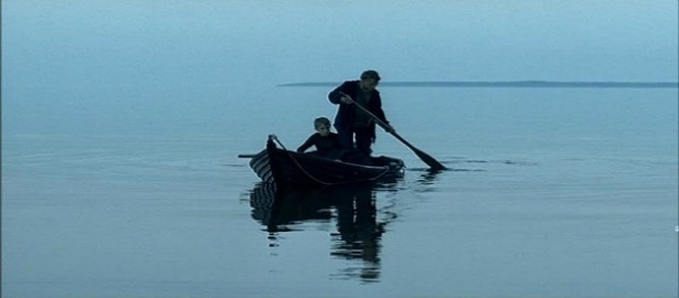 На слици: Сцена из филма: Повратак, Андреја Звјагинцева из 2003.   Фотографија: http://www.tvorac-grada.com 
